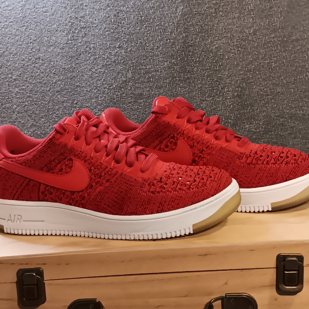 Nike Men's Air Force 1 Low Flyknit Sneakers, Size 7 - Picture 3 of 9